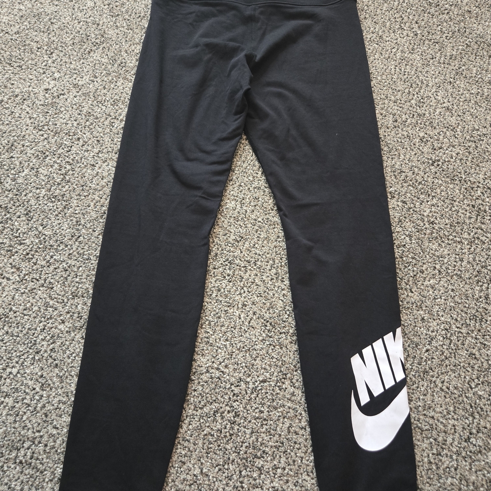 Nike Black Leggings - Picture 2 of 3